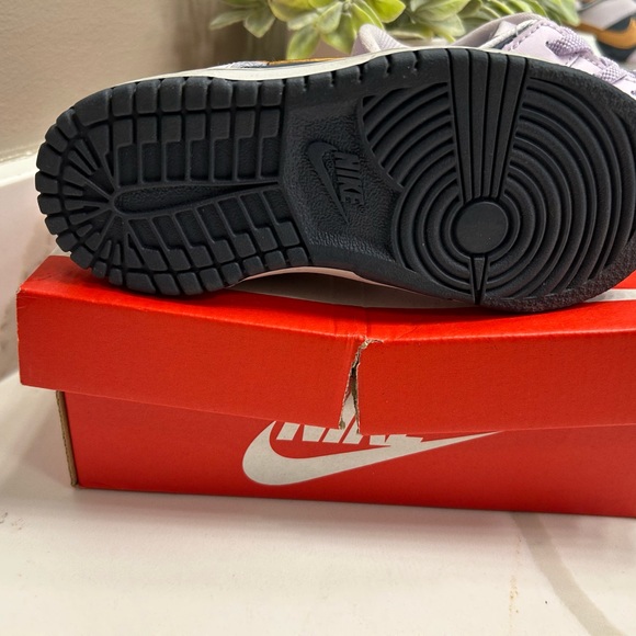 Toddler Nike dunks low SE 9 - Picture 3 of 3